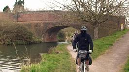 Continuing along the Bridgwater & Taunton Canal towards Taunton as we race to catch the 15:49 train